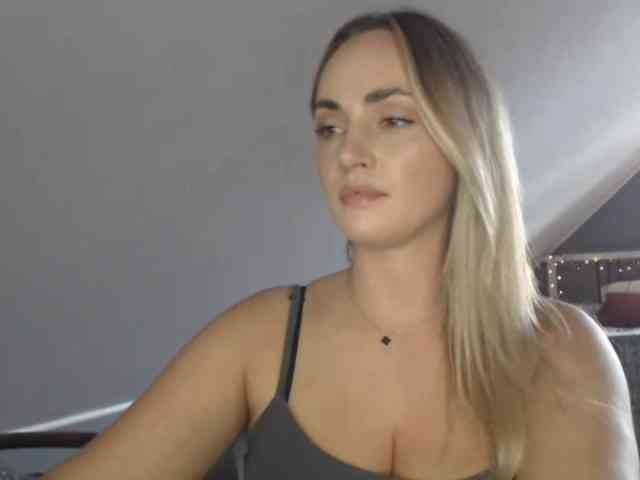 Model: ScarlettXQueen