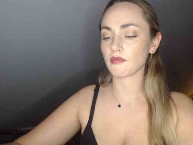 Model: ScarlettXQueen