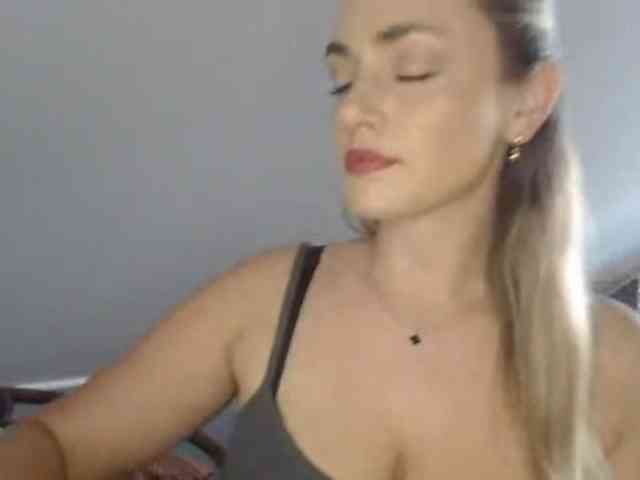 ScarlettXQueen webcam