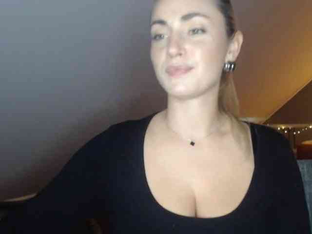 ScarlettXQueen webcam