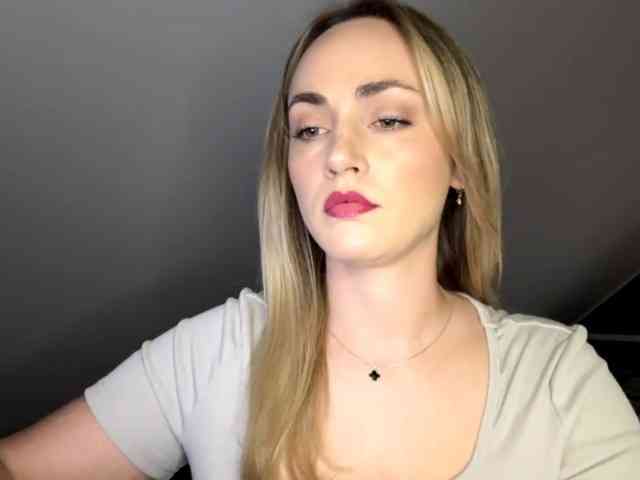 ScarlettXQueen webcam