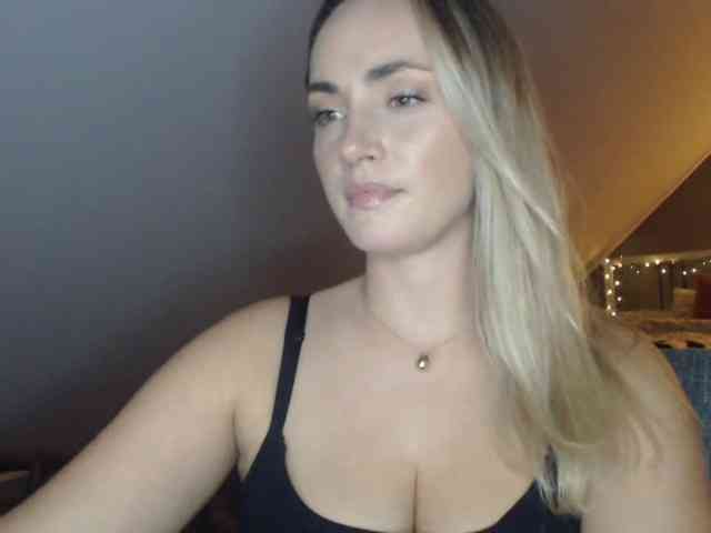ScarlettXQueen webcam