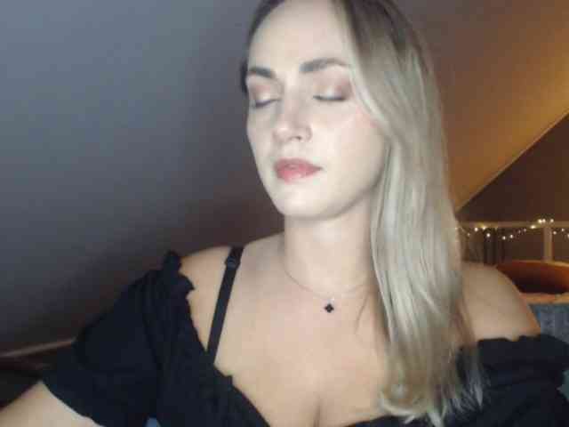 Model: ScarlettXQueen