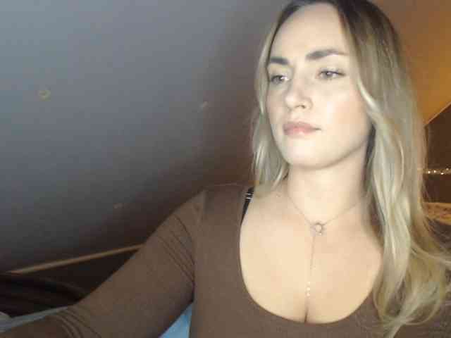 Model: ScarlettXQueen