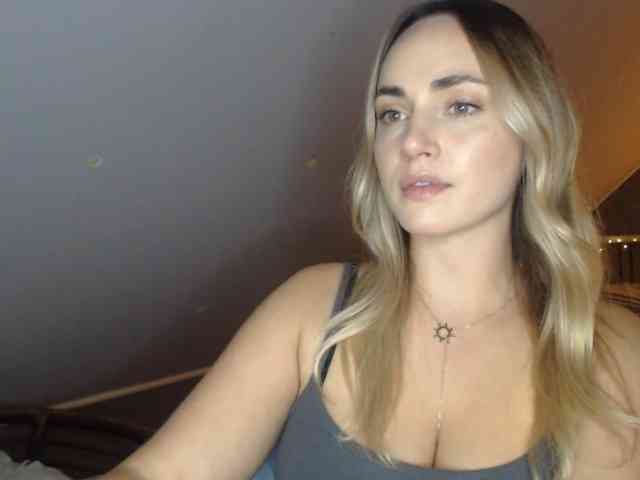 Model: ScarlettXQueen