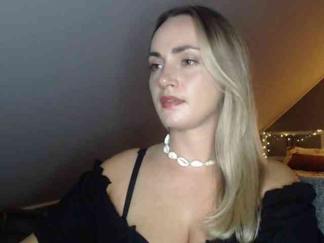 Model: ScarlettXQueen