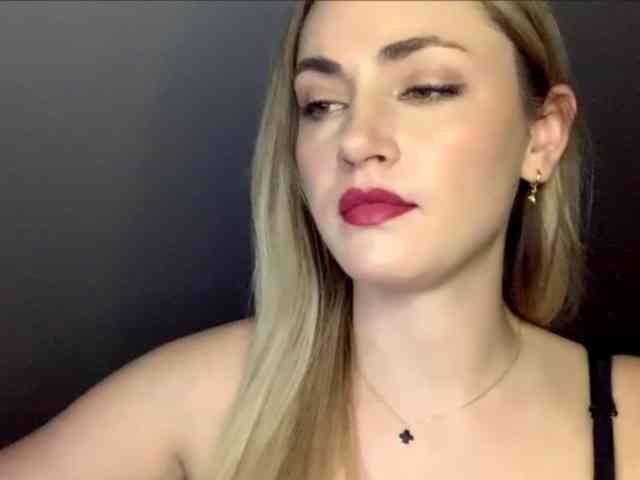 ScarlettXQueen webcam