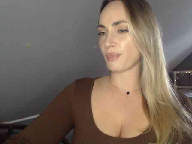 Model: ScarlettXQueen