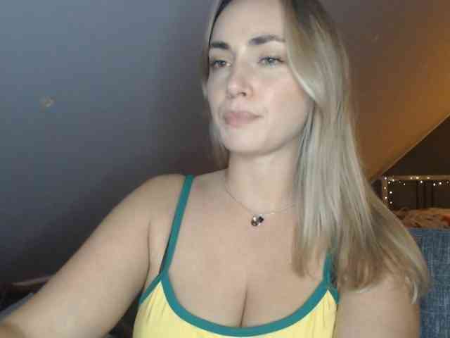 Model: ScarlettXQueen