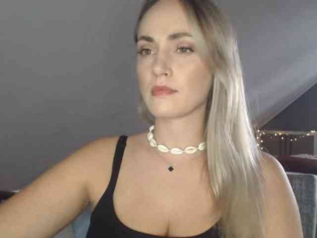 Model: ScarlettXQueen