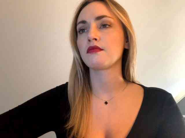 Model: ScarlettXQueen