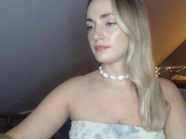 Model: ScarlettXQueen