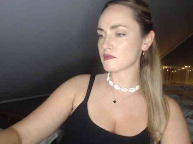 ScarlettXQueen webcam