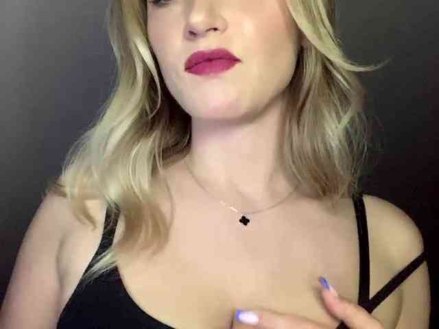 Model: ScarlettXQueen