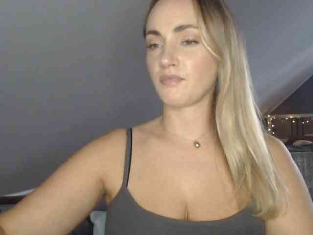 Model: ScarlettXQueen