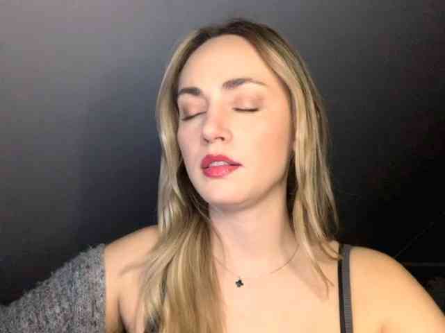 ScarlettXQueen webcam