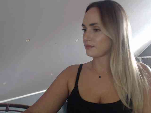 Model: ScarlettXQueen