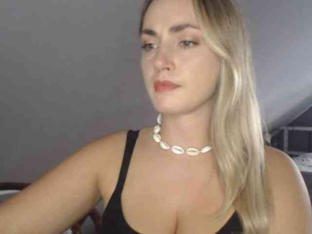 Model: ScarlettXQueen