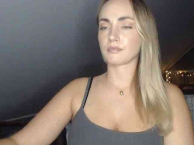 ScarlettXQueen webcam