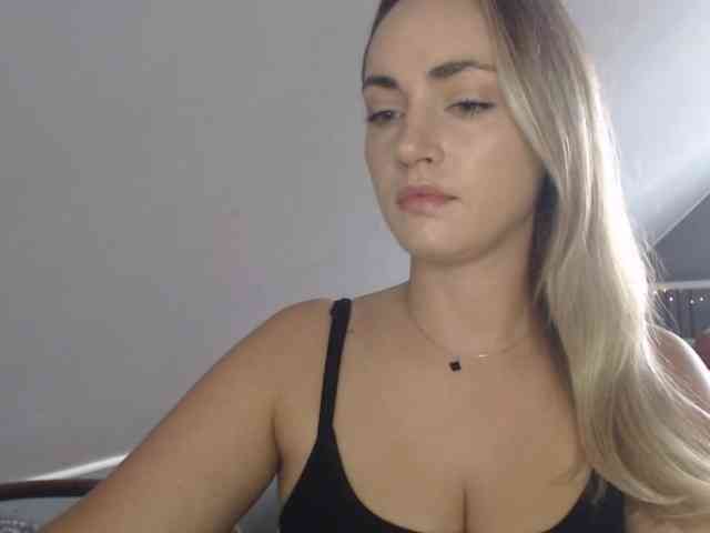 Model: ScarlettXQueen