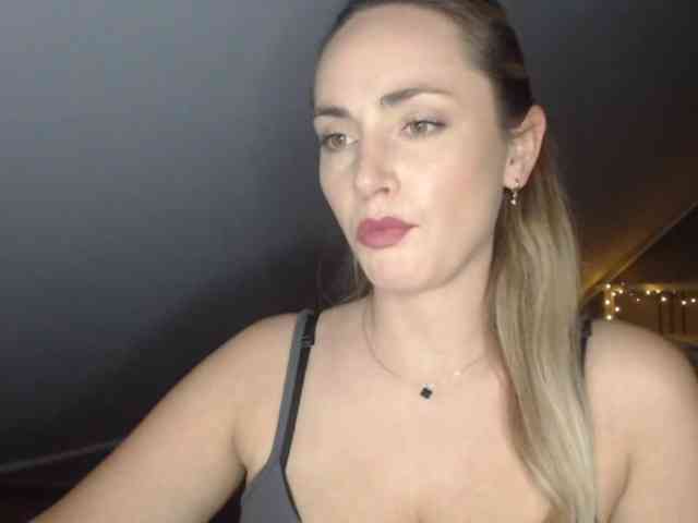 ScarlettXQueen webcam
