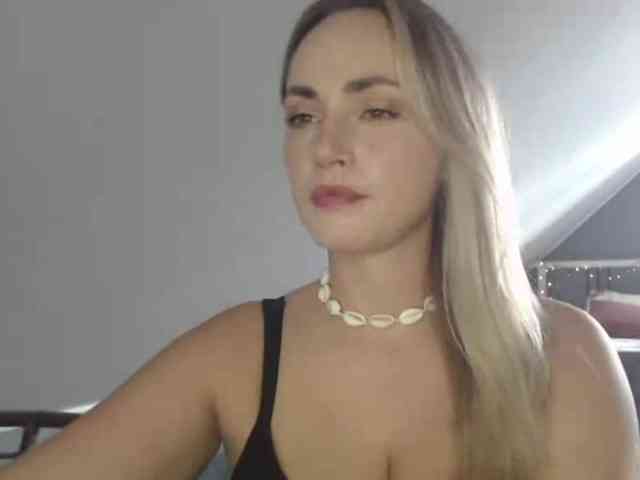 ScarlettXQueen webcam