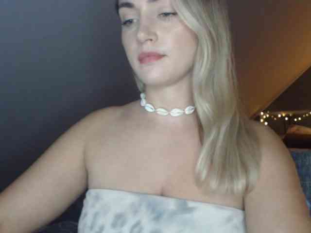 Model: ScarlettXQueen