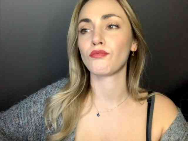 ScarlettXQueen webcam