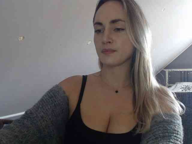 Model: ScarlettXQueen