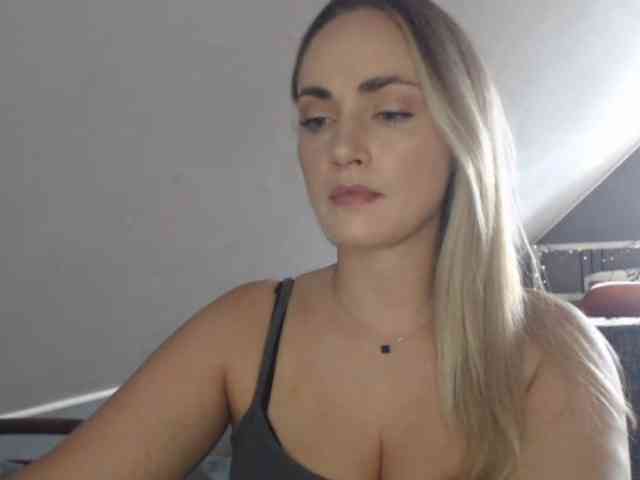 Model: ScarlettXQueen