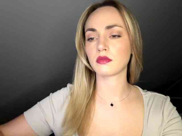 ScarlettXQueen webcam