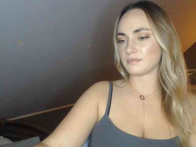 Model: ScarlettXQueen
