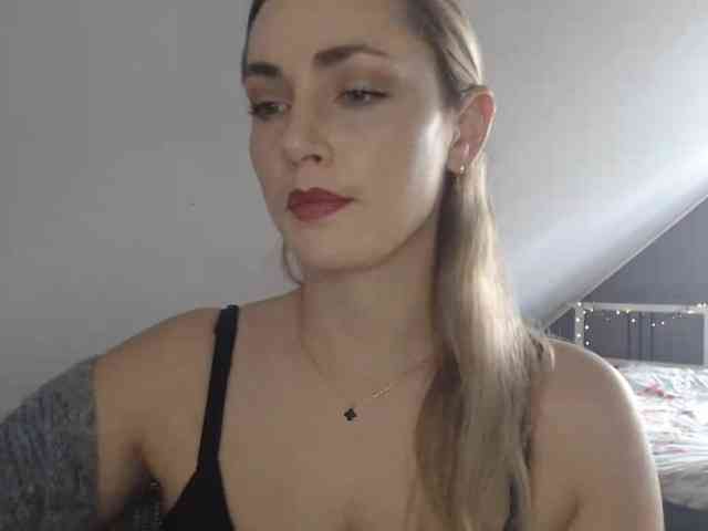 Model: ScarlettXQueen