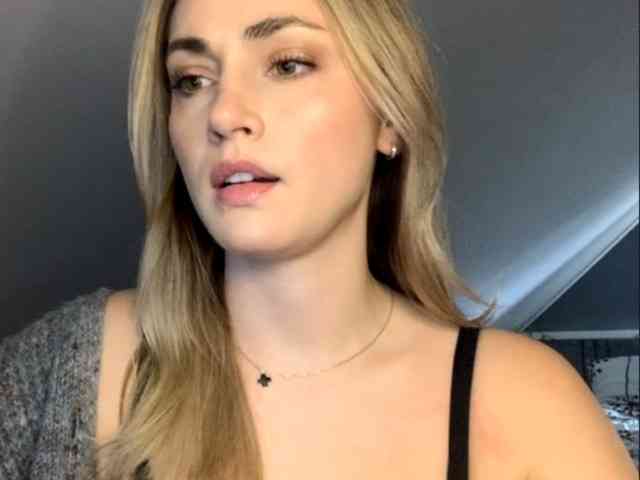 Model: ScarlettXQueen