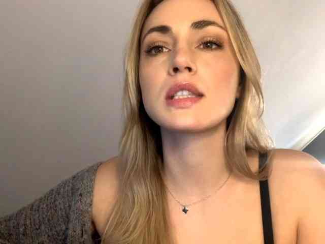 Model: ScarlettXQueen