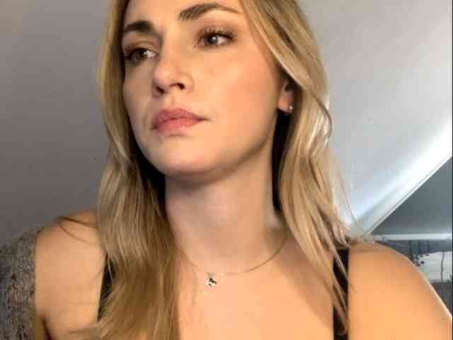 Model: ScarlettXQueen