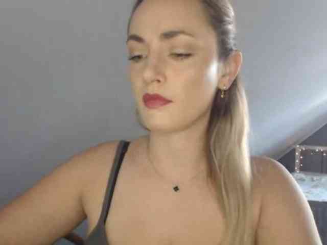 ScarlettXQueen webcam