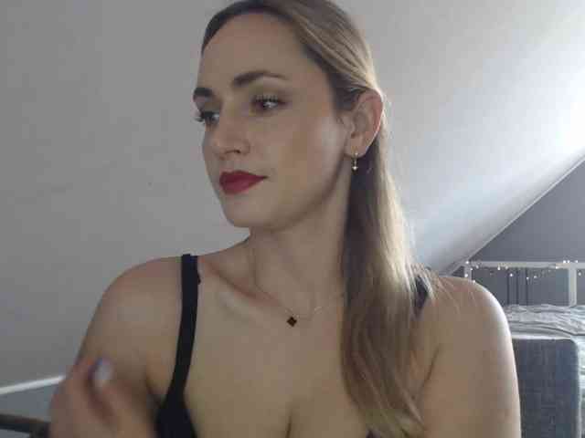 Model: ScarlettXQueen