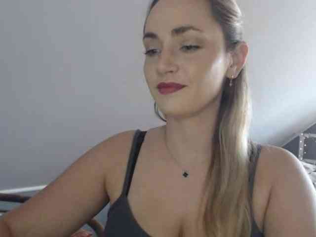 ScarlettXQueen webcam