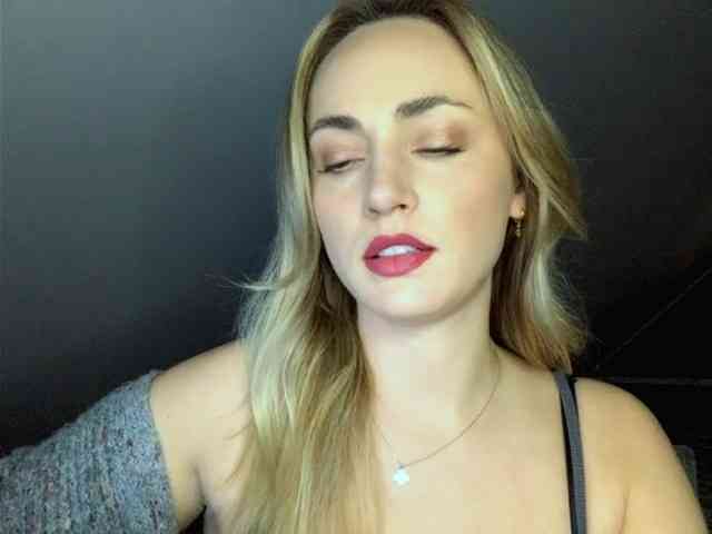 ScarlettXQueen webcam