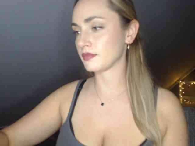 ScarlettXQueen webcam