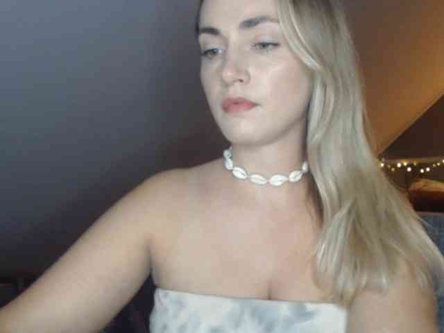 Model: ScarlettXQueen