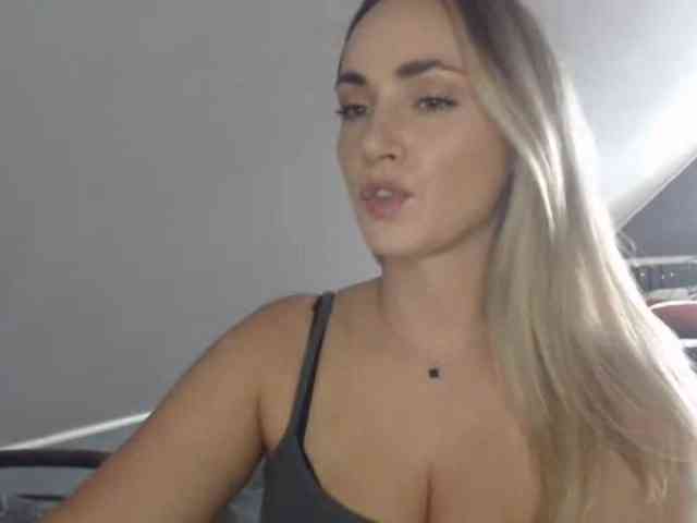 Model: ScarlettXQueen