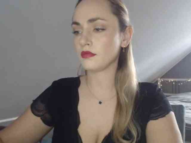 Model: ScarlettXQueen
