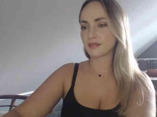Model: ScarlettXQueen