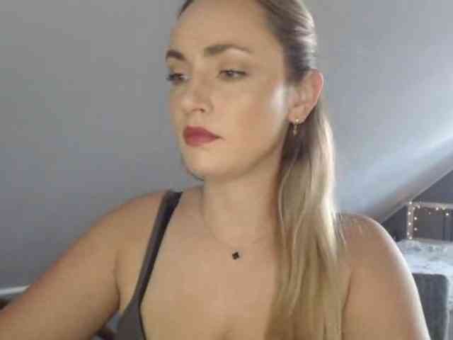 ScarlettXQueen webcam