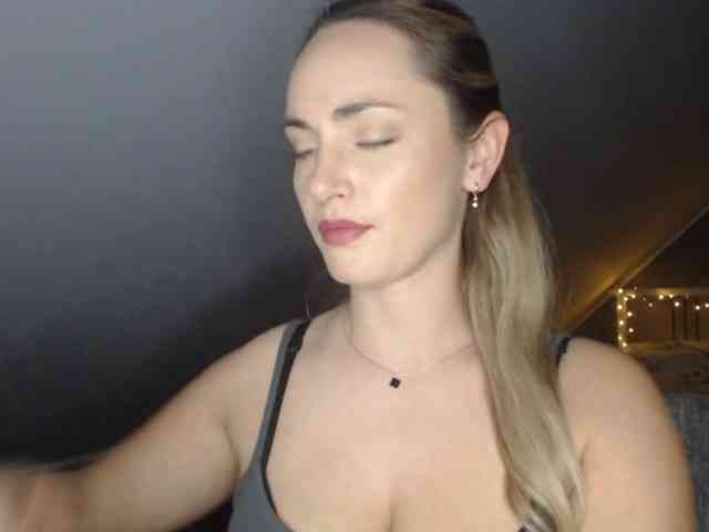 ScarlettXQueen webcam
