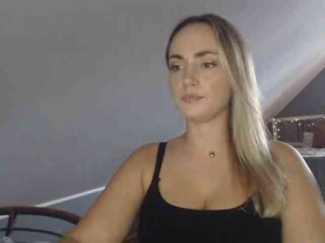 Model: ScarlettXQueen