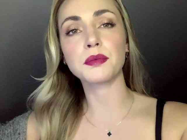 ScarlettXQueen webcam