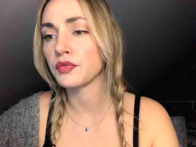 ScarlettXQueen webcam